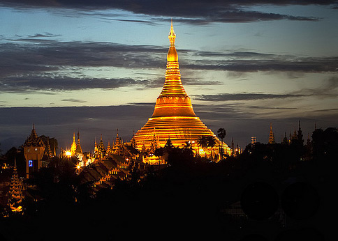 Shwedagon at night