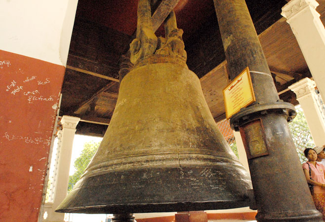 The great, 90 ton, Mingun bell.